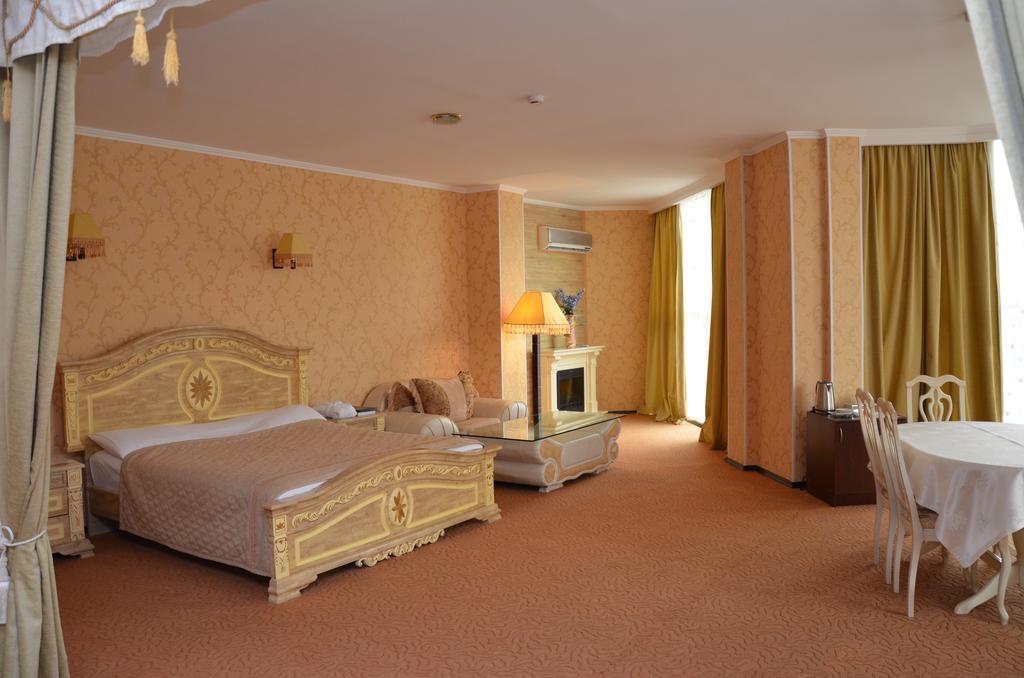 Отель Golden Palace Актау Экстерьер фото